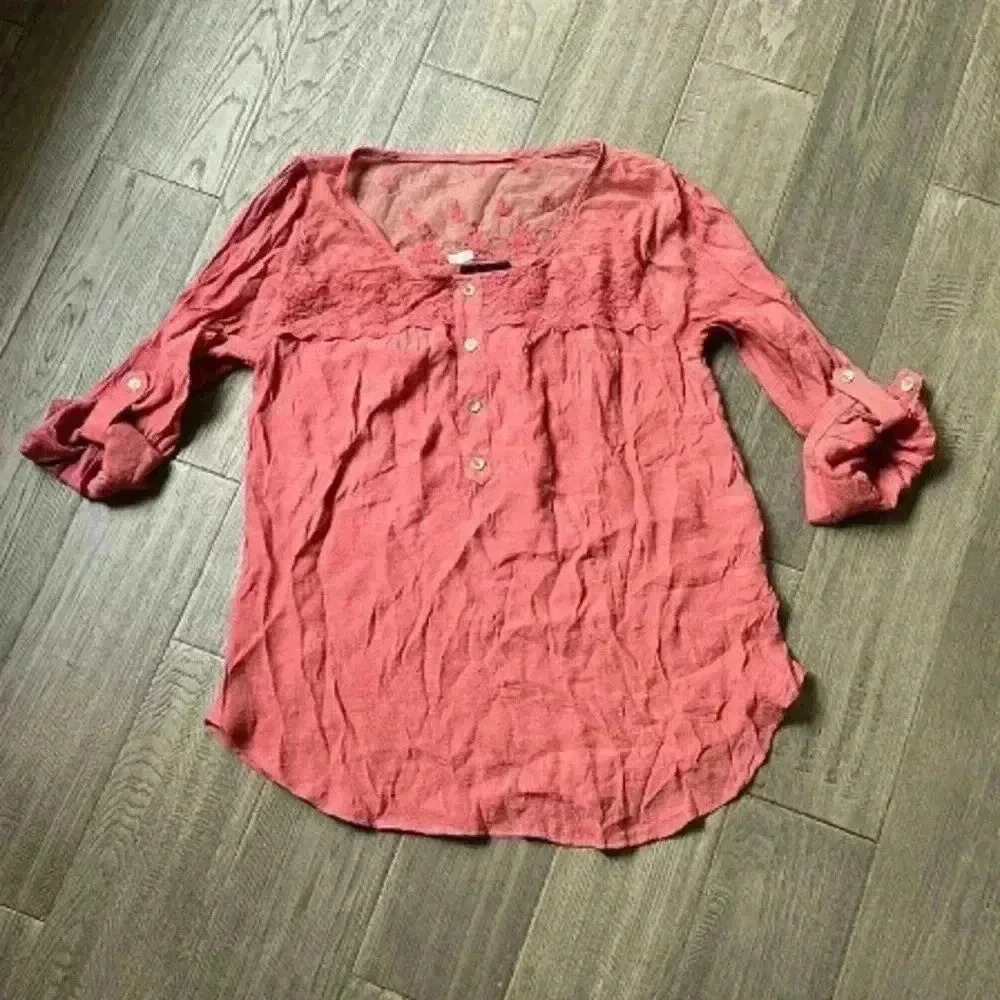 𝅺🌸4/$30🌸✨🆕mine🆕✨ | Pink quarter sleeve  blouse with lace